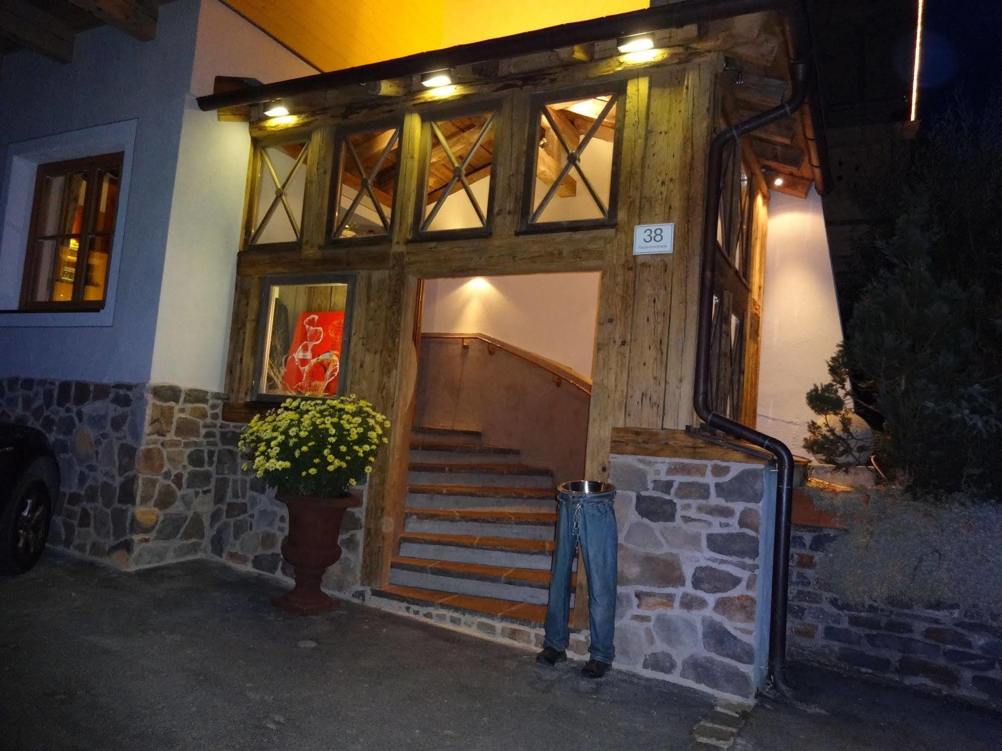 Apart Hotel San Antonio Σανκτ Αντόν αμ Άλμπεργκ Εξωτερικό φωτογραφία